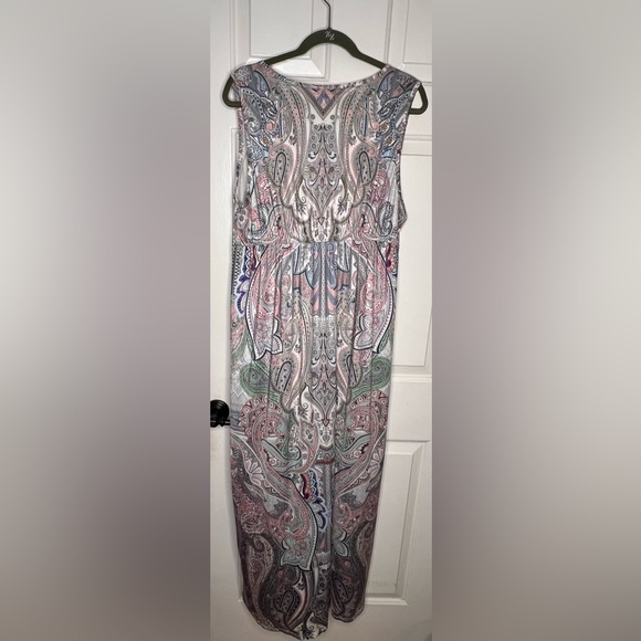 Elegant One World Paisley Floral Maxi Dress - Picture 2 of 9